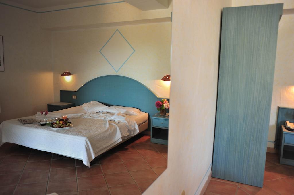Hotel Micalosu Cannigione Ngoại thất bức ảnh